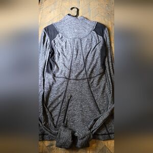 Lululemon Run your heart out size 6
